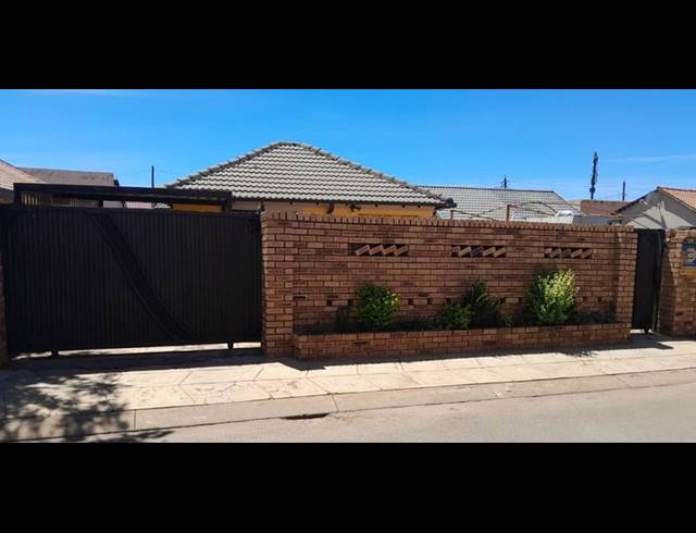 3 BEDROOM HOUSE FOR SALE IN PROTEA GLEN